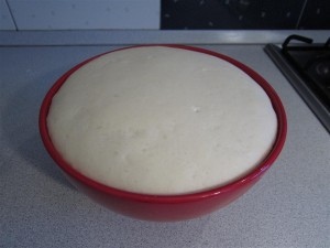 Pizzatészta recept: keleszd egy órát